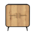 Moderne kast met houten front en gouden handgrepen